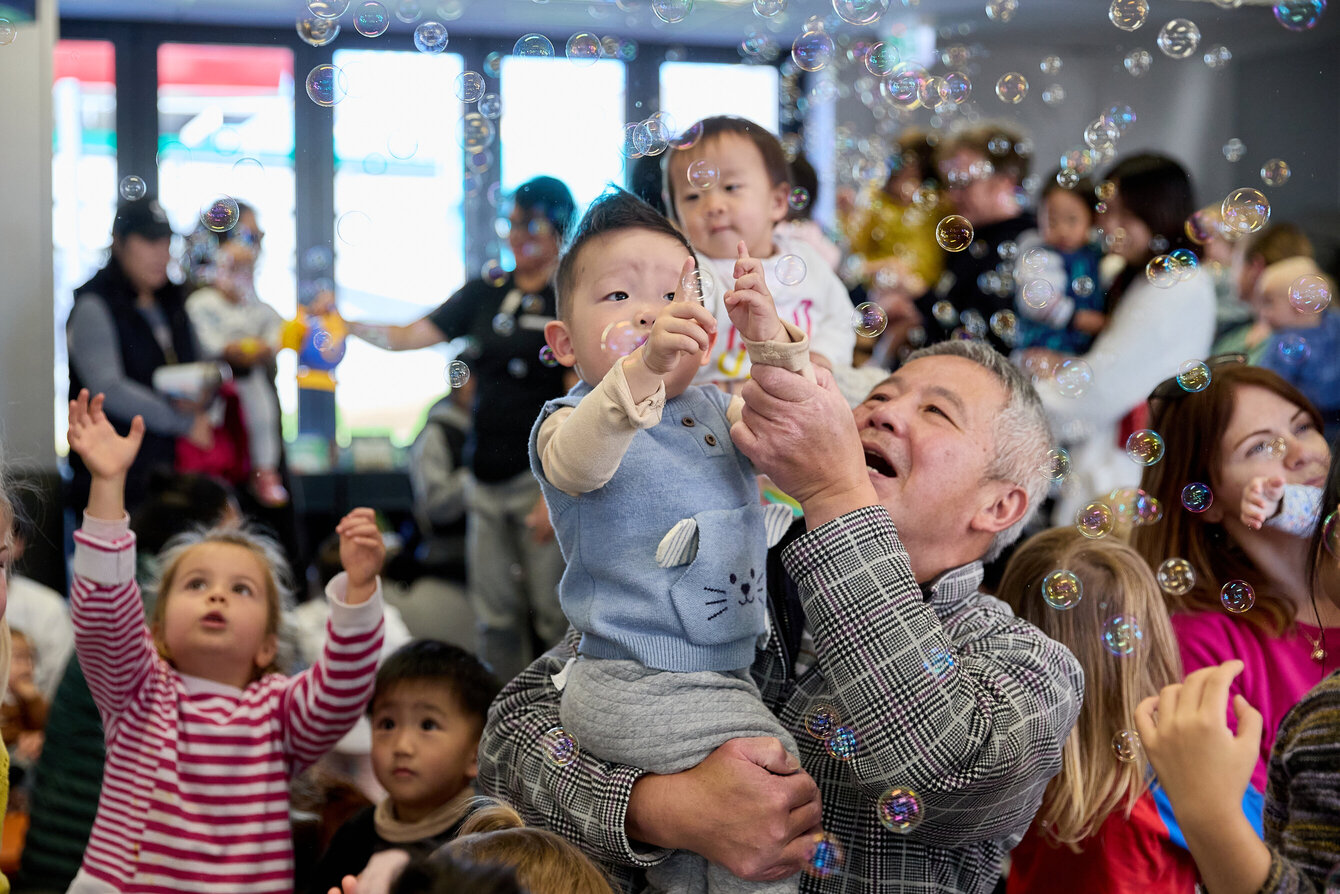bubbles and kids at wriggle rhyme